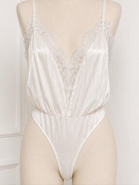 Bebe Ivory Ribbed Lace Trim V-Neck Thong Bodysuit NWOT Sz XLARGE